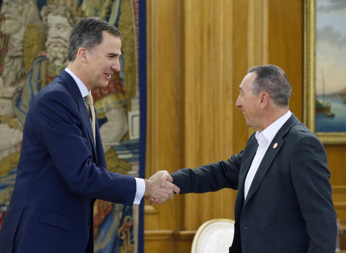 GRA021. MADRID, 26/04/2016.- El rey Felipe VI ha recibido hoy en el Palacio de la Zarzuela al portavoz de Compromís, Joan Baldoví, en su tercera y última ronda de consultas con los líderes políticos para pulsar la posibilidad de proponer un candidato a la investidura antes de que los plazos constitucionales obliguen a disolver las Cortes y convocar nuevas elecciones. EFE/Angel Díaz ***POOL***