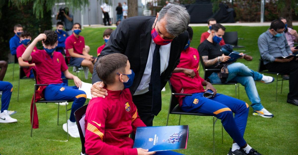 Joan Laporta se mostró emocionado y feliz en el acto con los chavales de La Masia