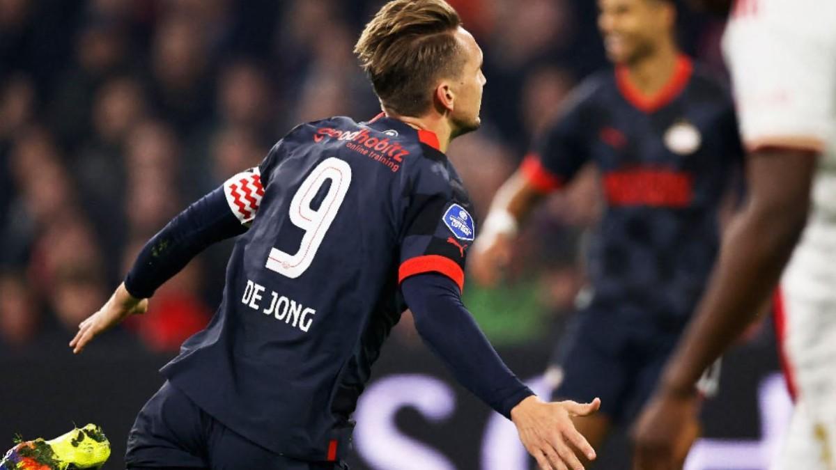 Luuk de Jong celebra su gol ante el Ajax