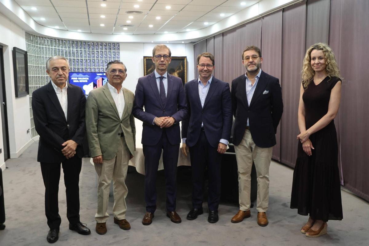 José María Tomás, Pedro Villa, Sebastián Fernández, Juan Giner, Dr. Kaled Safadi y Silvia Tomás durante el Foro Valencia Real Estate de Levante-EMV.