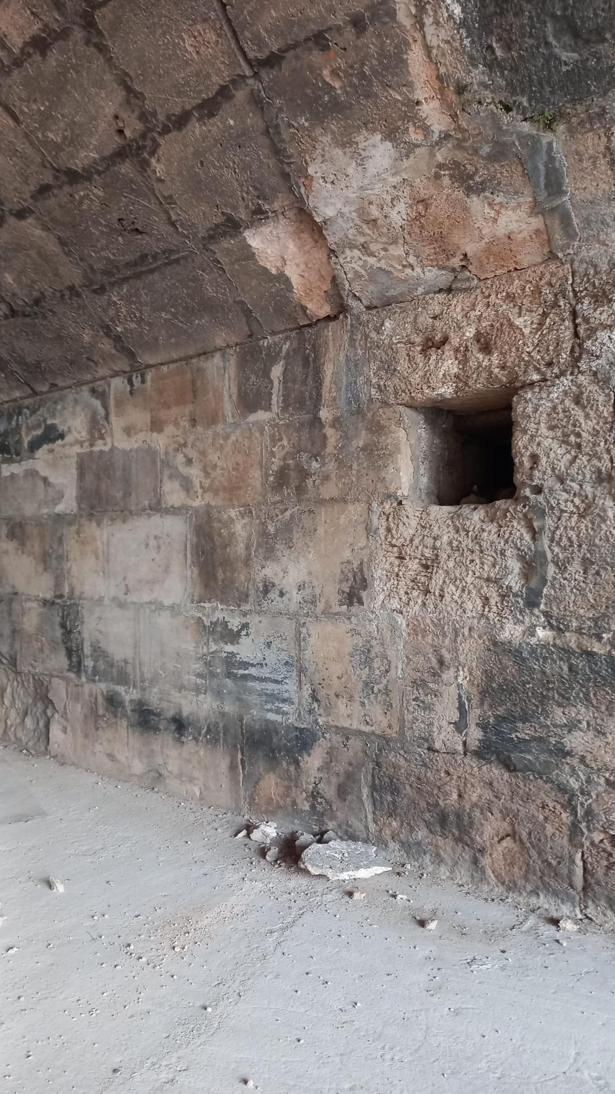 Imagen del Pont del Real, del que s ehan caido varipos cascotes