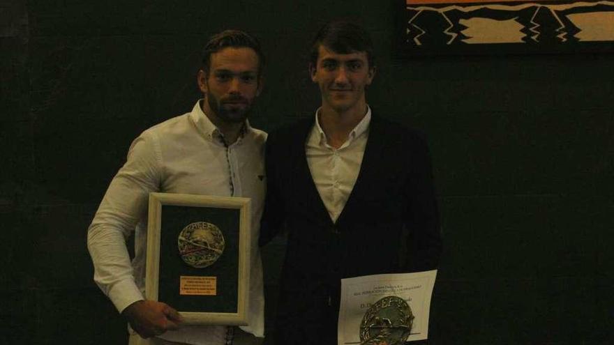 Alejandro Casal y David Barreiro, con sus reconocimientos tras la Gala Nacional.