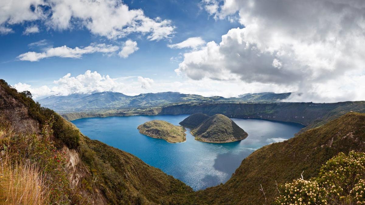 Avenida de los volcanes Ecuador