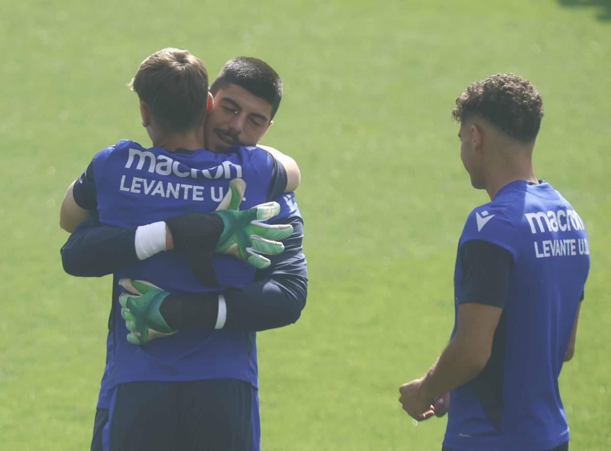 Entrenamiento previo por el ascenso del Levante UD - Superdeporte
