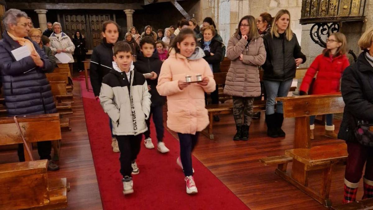 Exalumnas del Amor de Dios conmemoran la fiesta de la Niña María