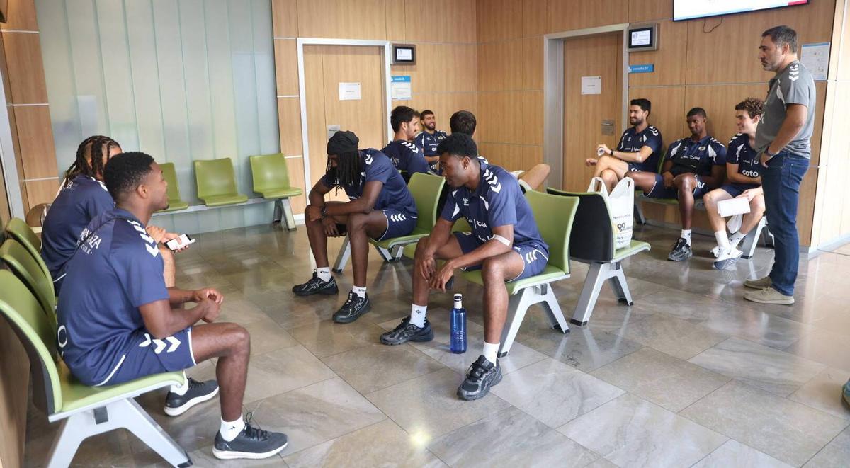 Los componentes del Coto Córdoba, en los reconocimientos médicos previos al inicio de la pretemporada.