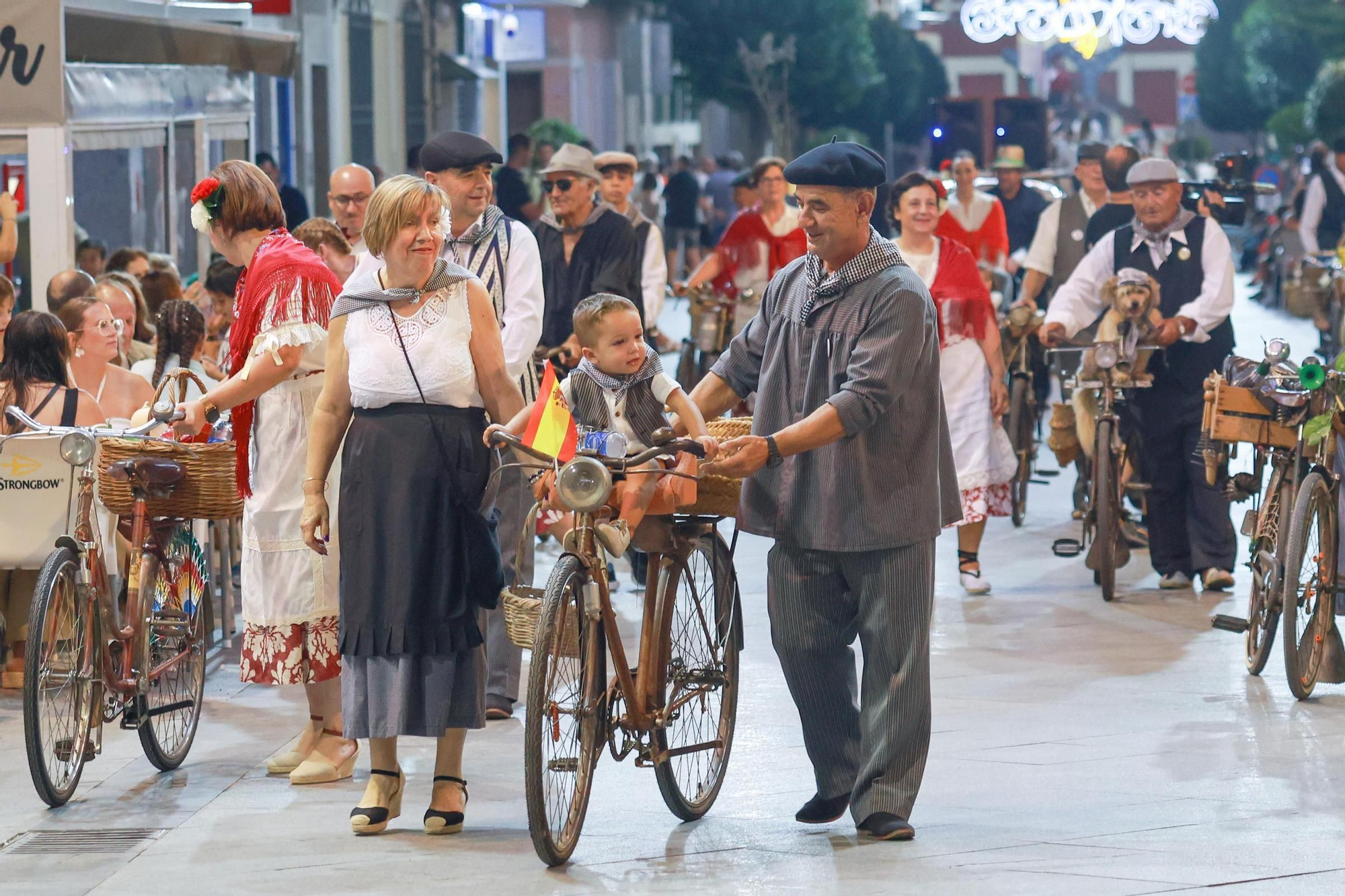 Aquí están las mejores fotos del bando de las fiestas de Almoradí 2025