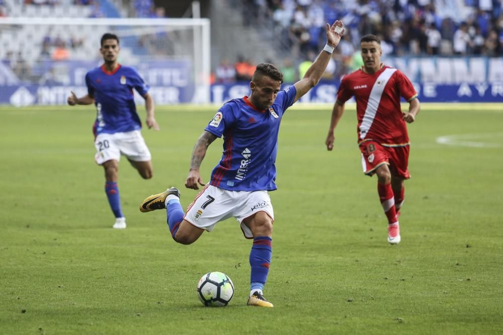 El partido entre el Real Oviedo y el Rayo Vallecano, en imágenes