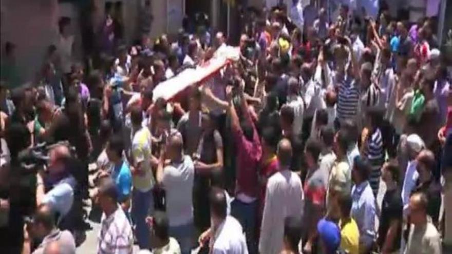 Multitudinarios funerales en Gaza