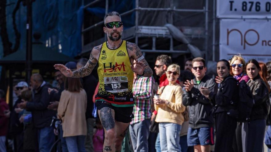 El lavianés que voló por las calles de Zaragoza: quinto y primer español en la maratón aragonesa