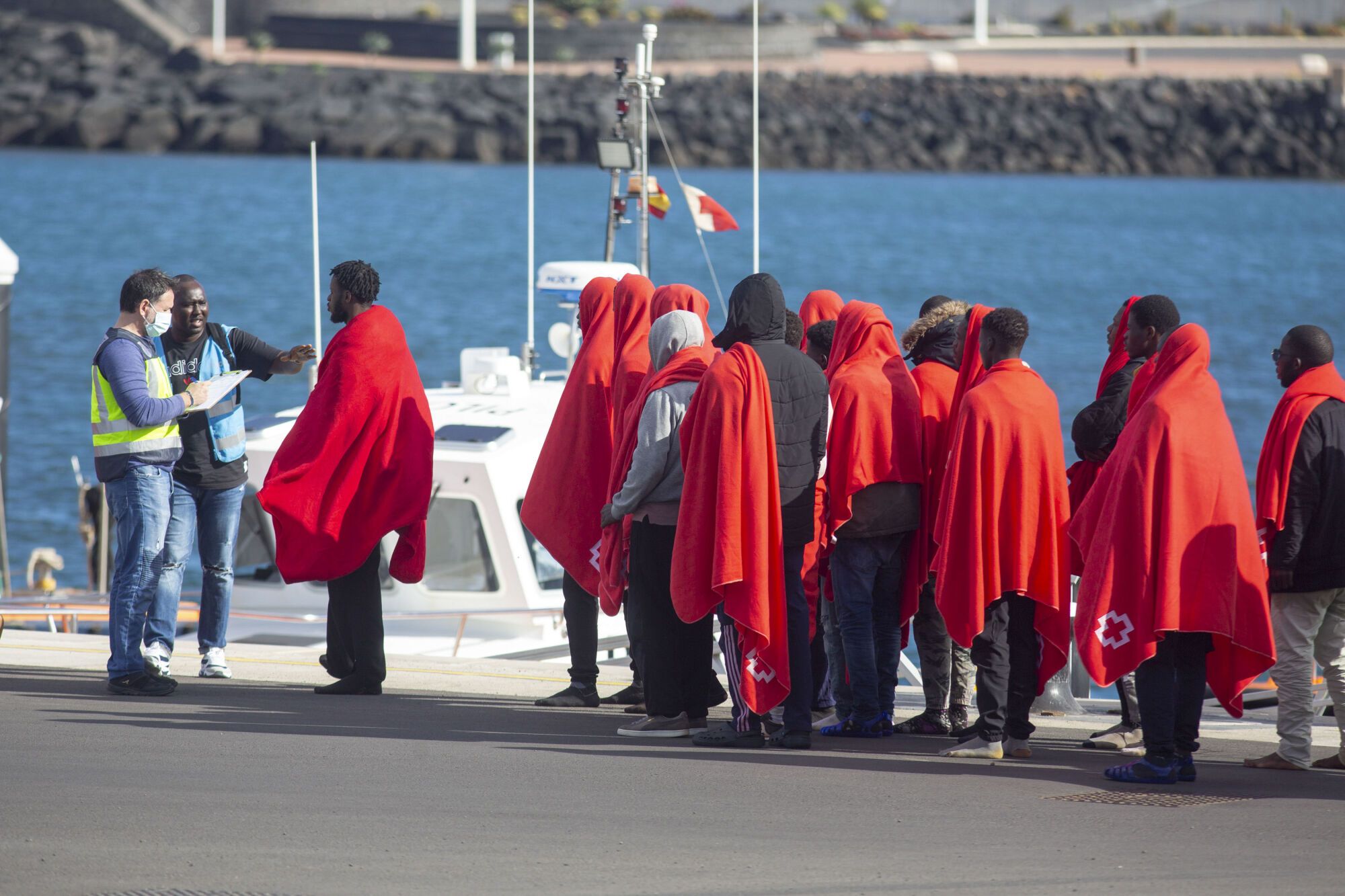 Salvamento Marítimo rescata a 60 migrantes cerca de Lanzarote el Día de Reyes