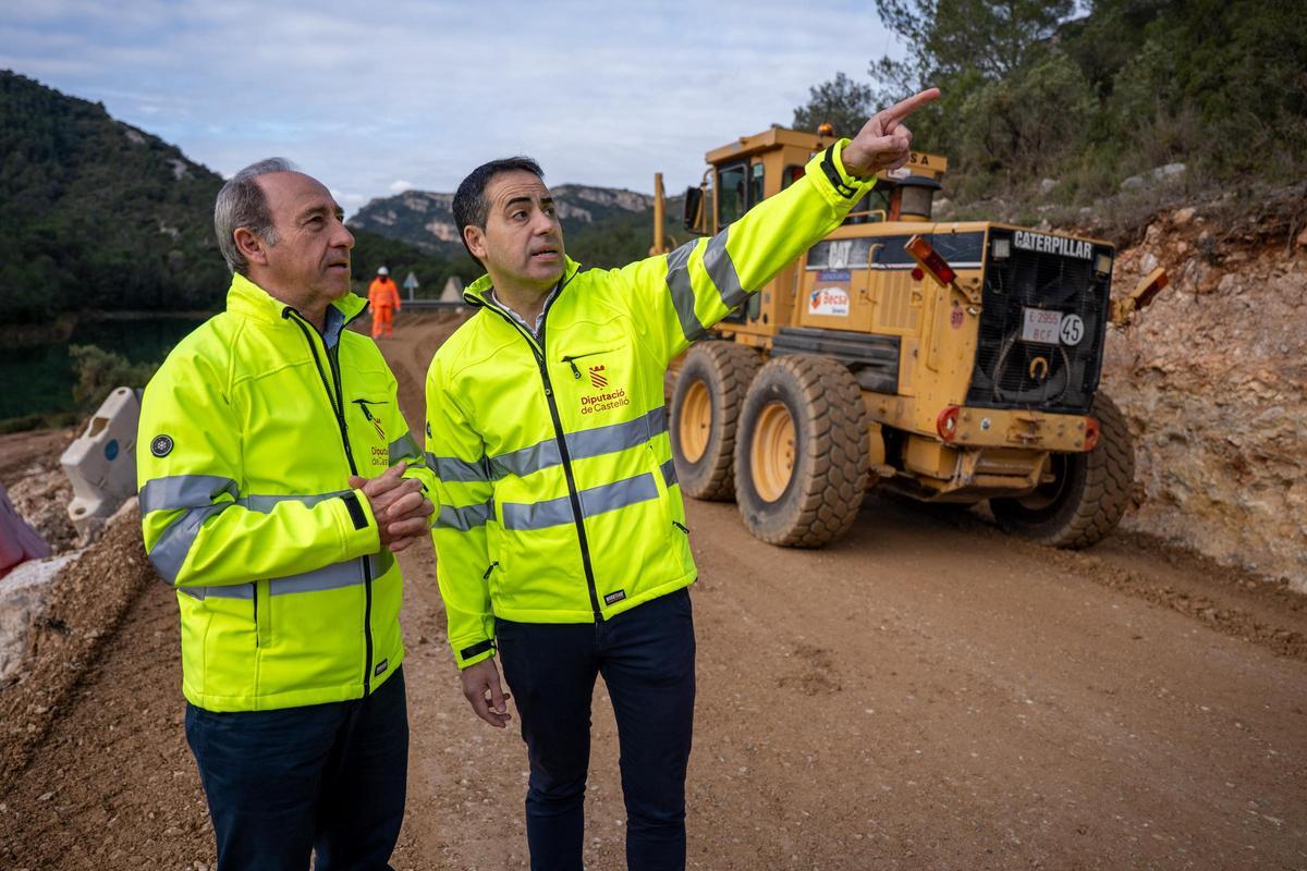 Otra foto de la visita a las obras.