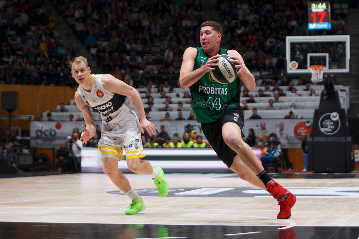 El Tenerife li fa un tap al somni de la Penya de jugar la final