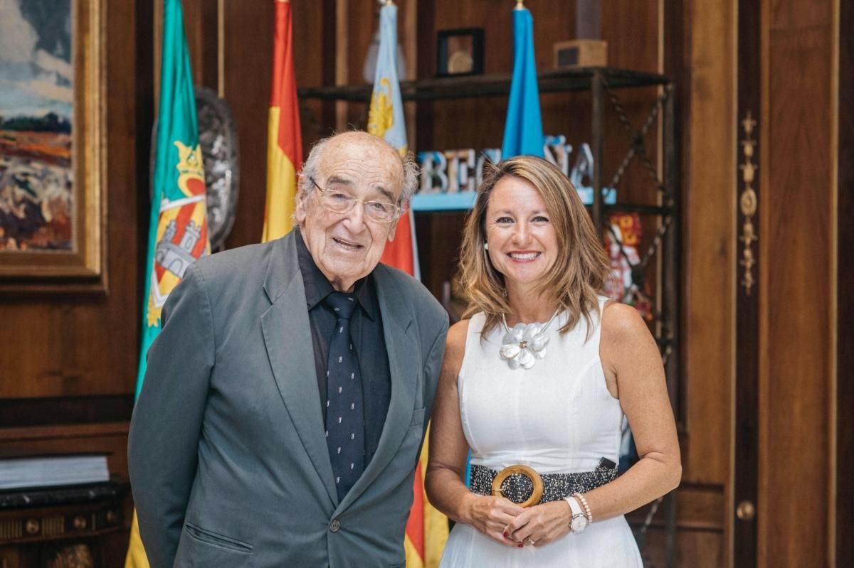 La alcaldesa, junto a Ignacio Perez de Heredia.