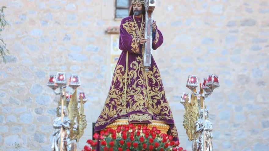 Miércoles Santo, Orihuela se viste de color grana