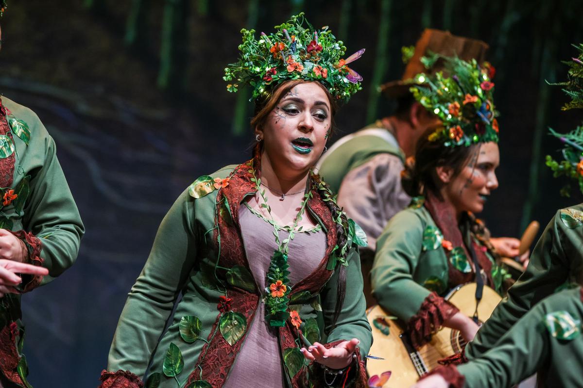 Actuación de la comparsa juvenil 'La garra'.