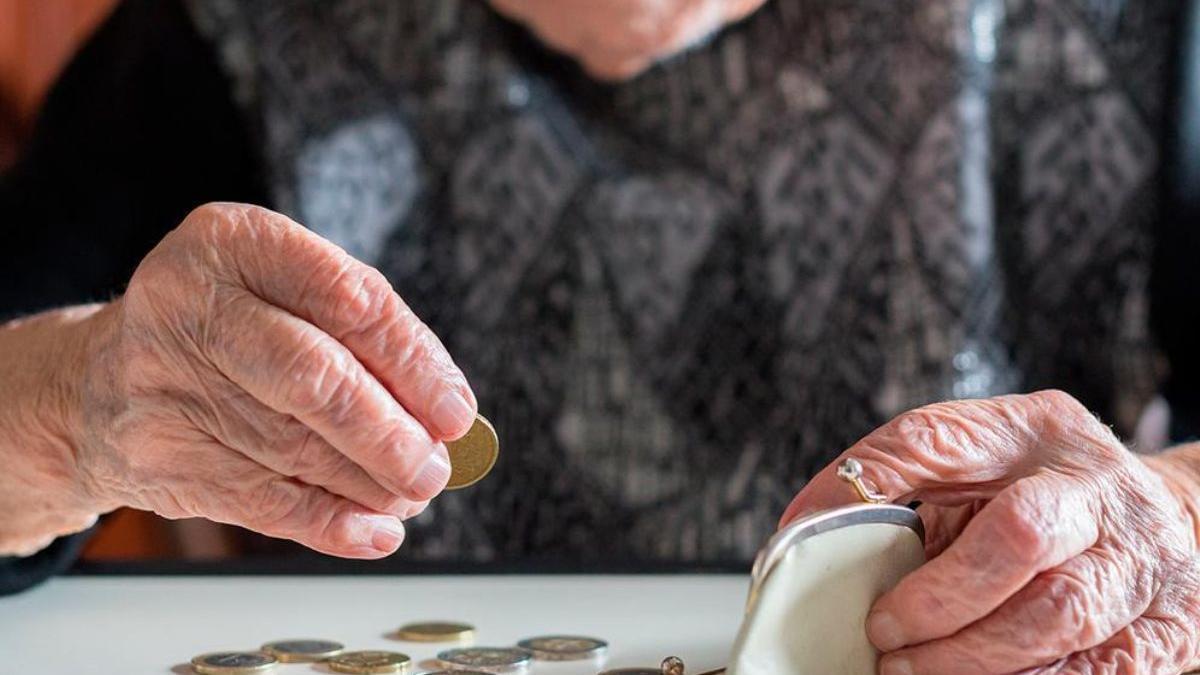 Se queda viuda, pide la pensión y la Seguridad Social se la niega tras la decisión del jefe de su exmarido