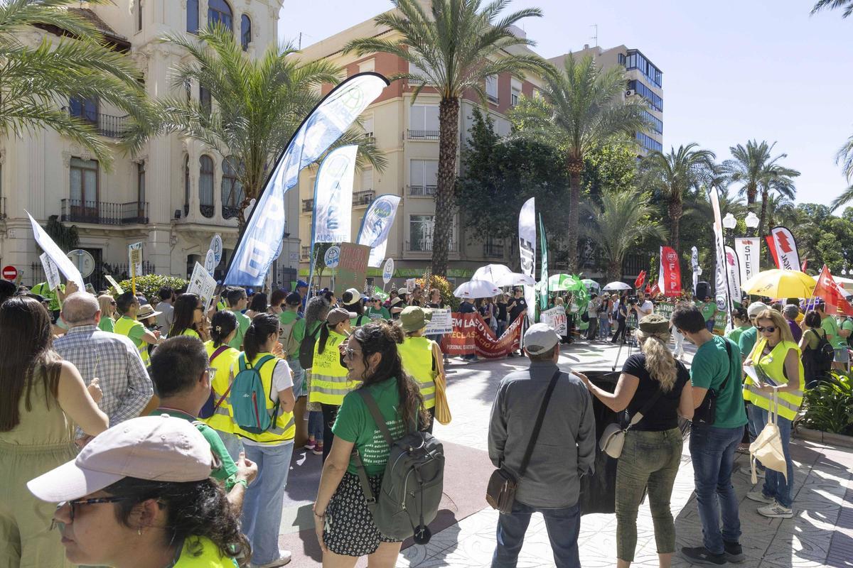 Noveno día de huelga de profesores: la lucha docente sigue viva en Alicante Noveno día de huelga de profesores: la lucha docente sigue viva en Alicante
