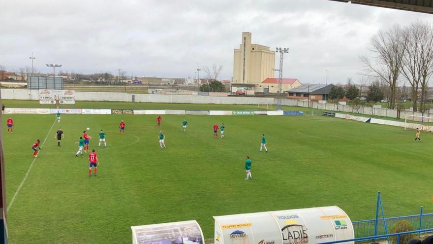 Panorámica del encuentro de ayer en el Luciano Rubio. | Cedida