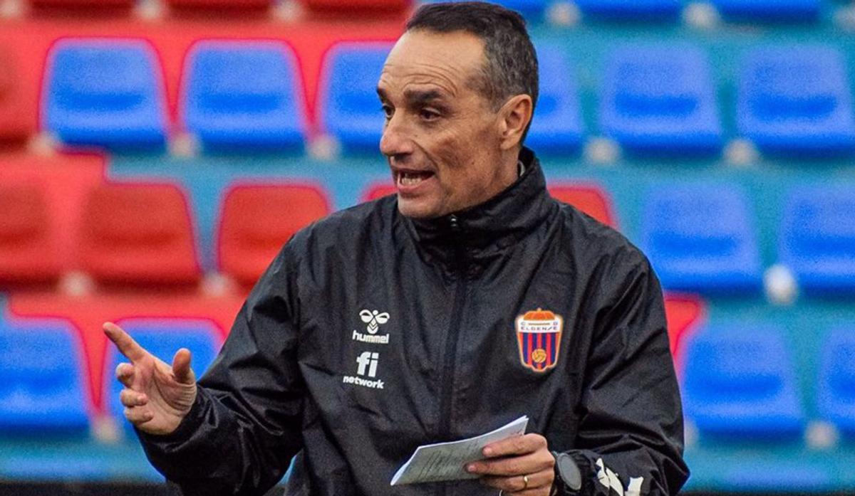 José Luis Oltra, en su etapa como técnico del Eldense. |  CDE