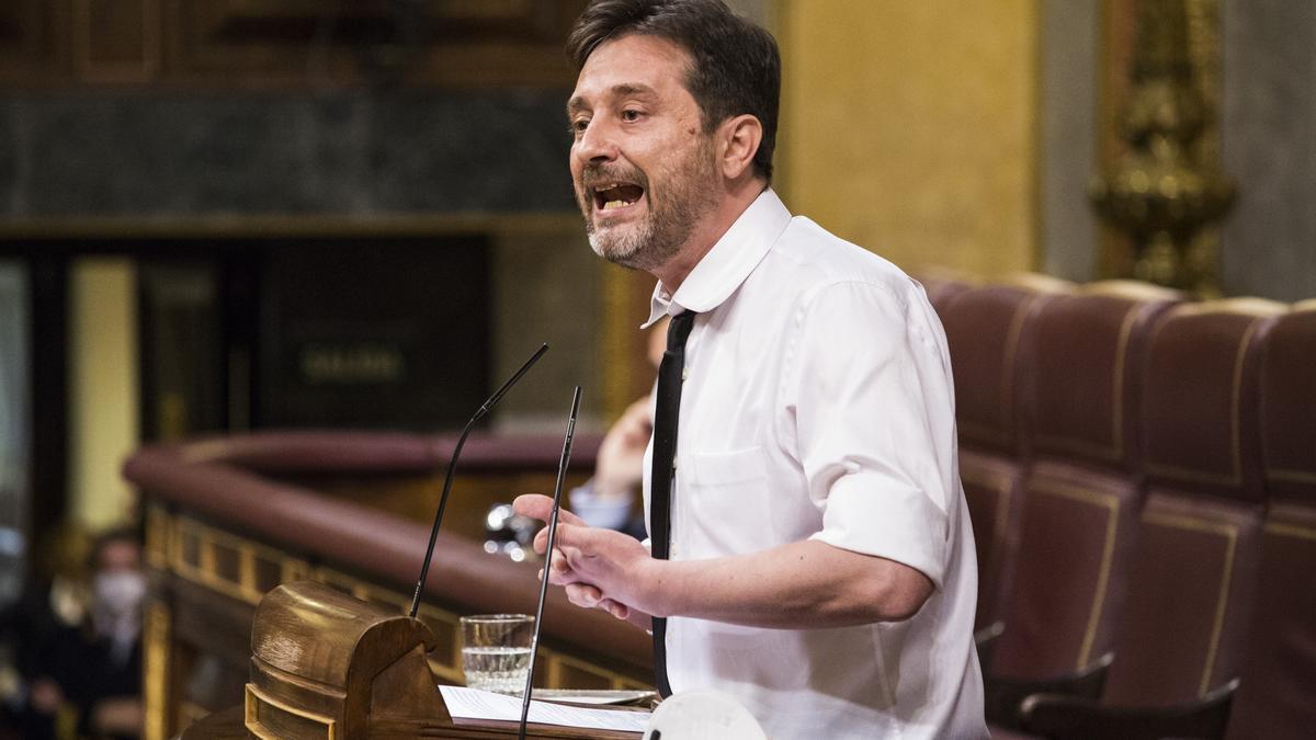 Rafa Mayoral: “Al gobernador del Banco de España habría que correrlo a gorrazos”