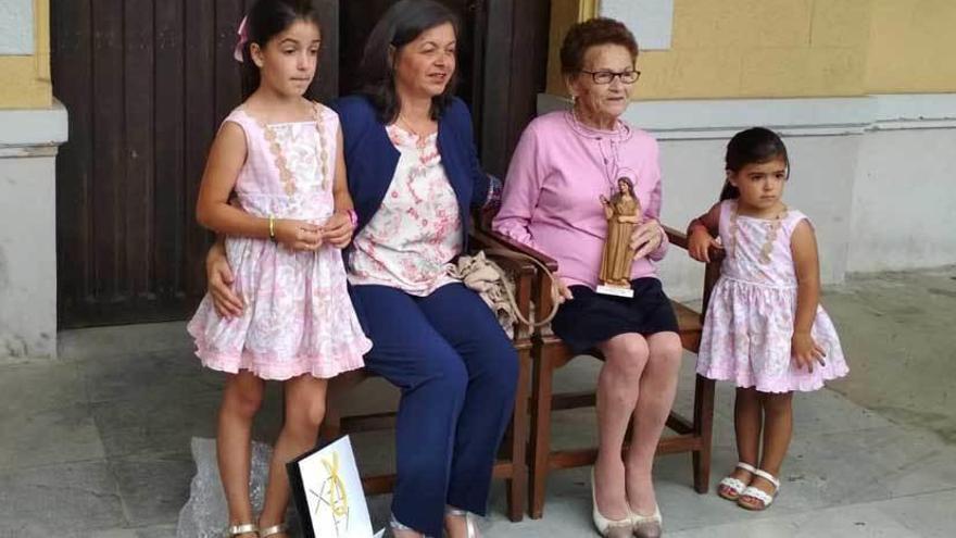 Parres, en Llanes, homenajea a Fifi Sobrino