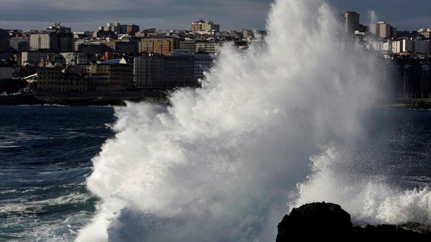 Las fuertes rachas de viento dan la bienvenida al puente