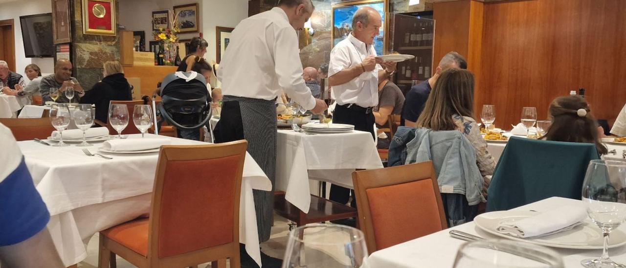 El alcalde de O Grove destaca la riqueza que va a generarse en restaurantes, hoteles y demás negocios de la localidad meca. |   //  M. MÉNDEZ