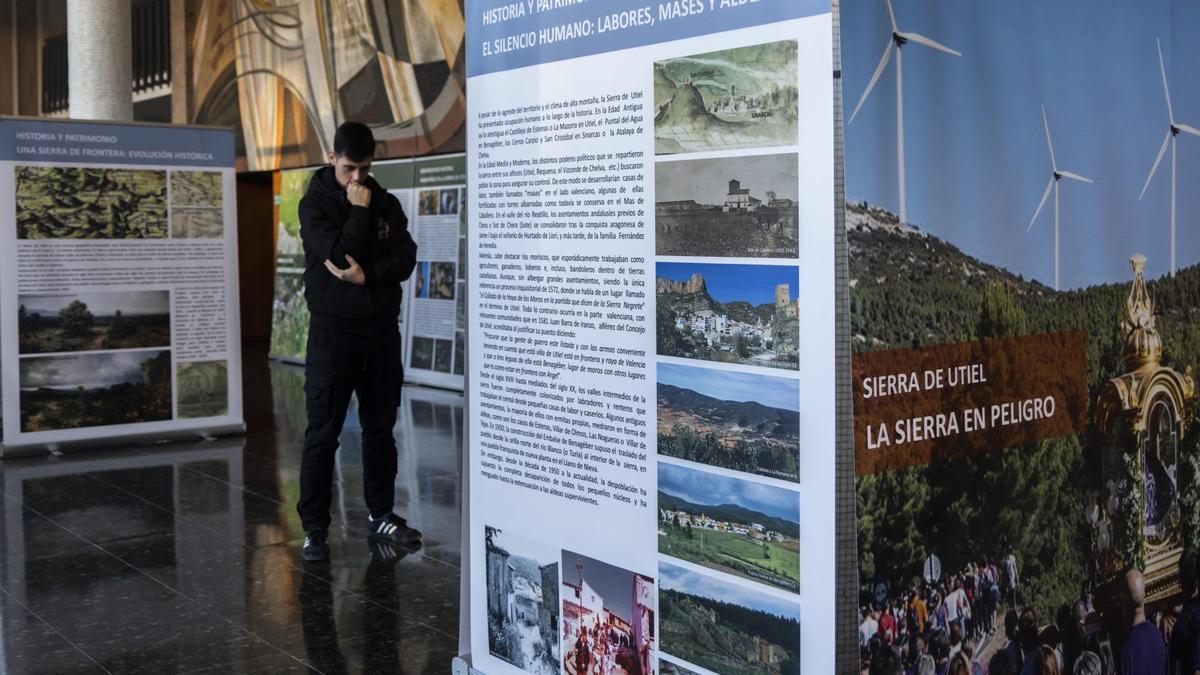 Exposicion en la Facultat de Geografia de la Universitat de Valencia sobre la sierra de Utiel y sus peligros.