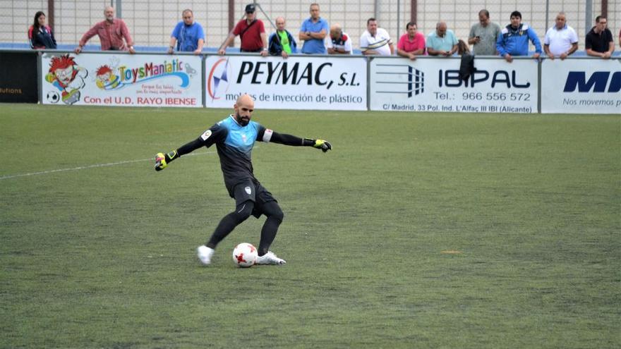 El meta Chema, en un partido con el Eldense.