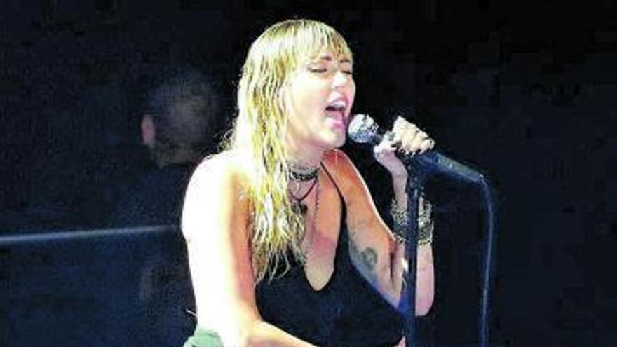 Miley Cyrus, en un concierto.   | // REUTERS