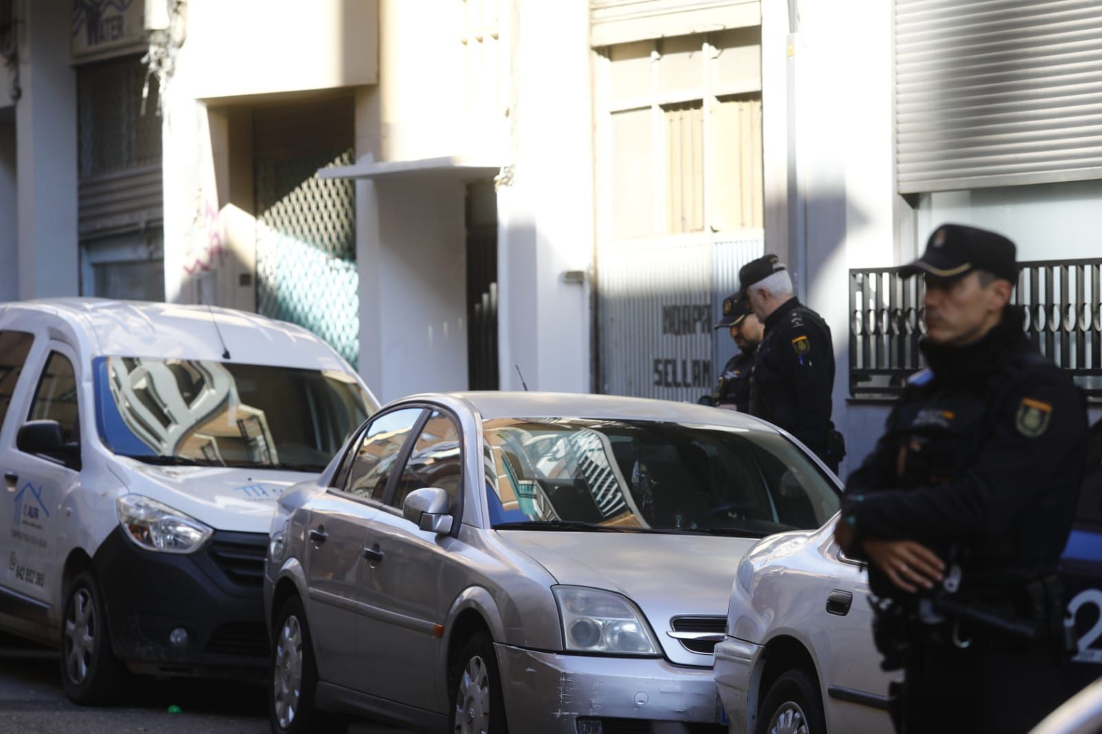 En imágenes | La Policía investiga un asesinato machista en Zaragoza