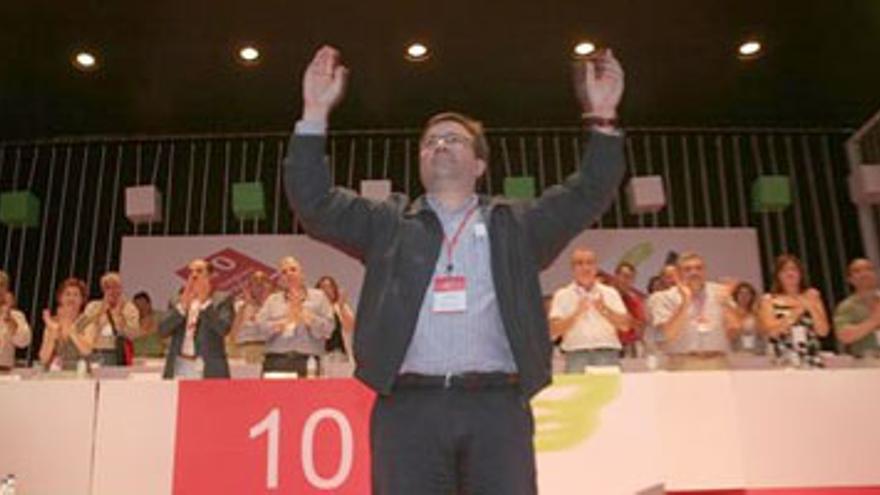 Vara releva a Ibarra al frente del PSOE con el respaldo unánime del partido