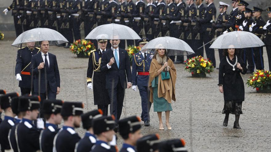 Guillermo y Máxima dan la bienvenida a Felipe VI y la reina Letizia en su visita a Países Bajos