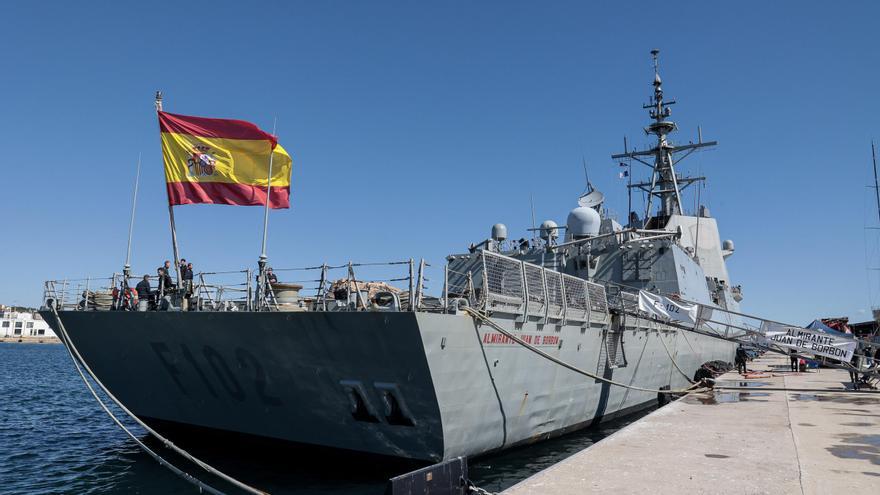 Puertas abiertas de la fragata de la Armada &quot;Almirante Juan de Borbón&quot; en el puerto de Alicante
