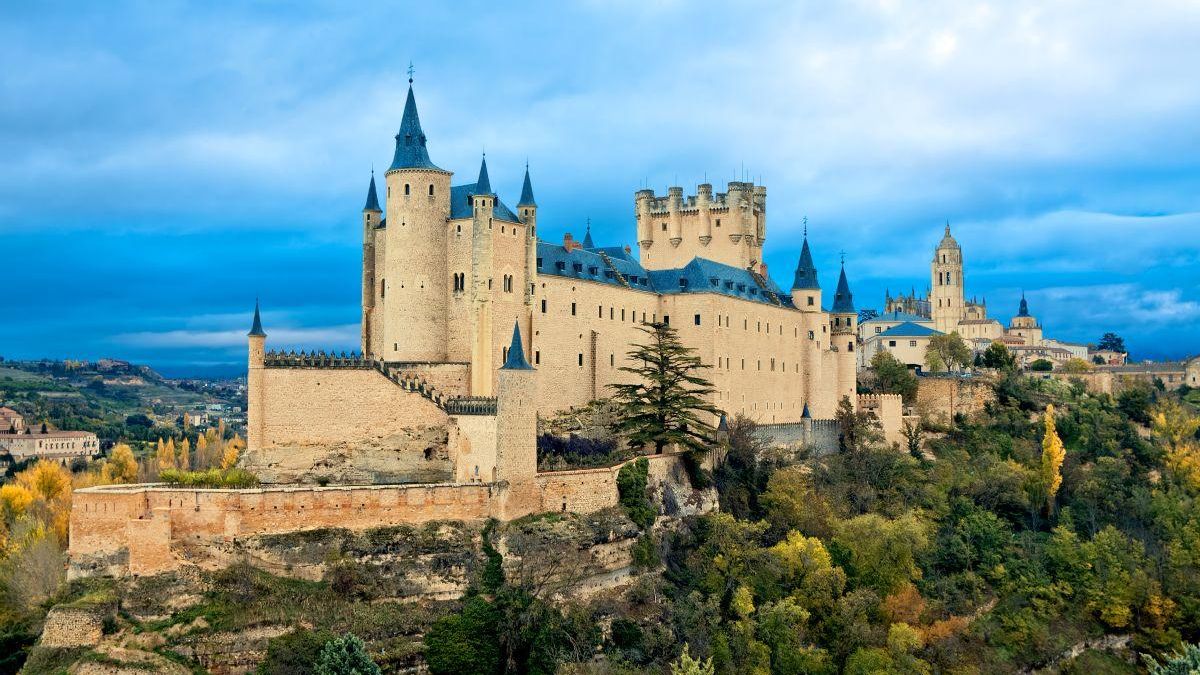Disney se inspiró en este castillo español para crear su logo