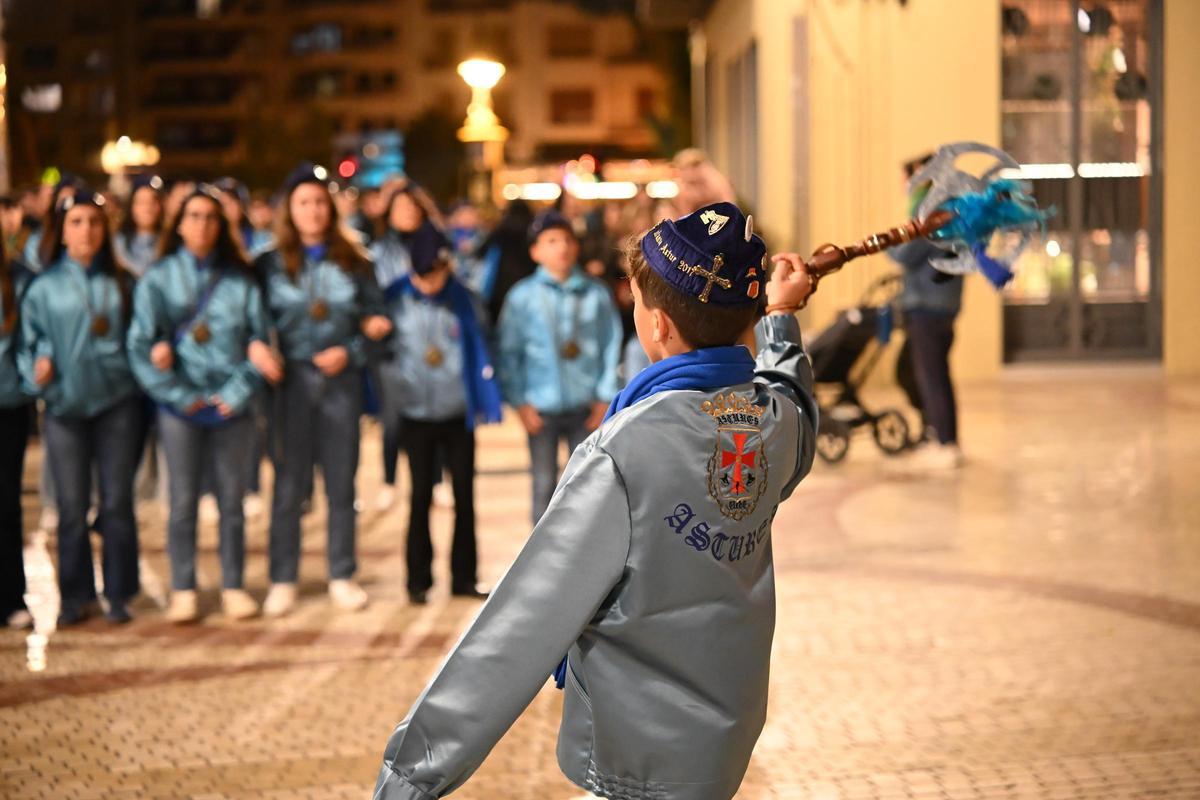 Los Moros y Cristianos desfilan por las calles de Elche en la Entraeta del Mig Any Los Moros y Cristianos desfilan por las calles de Elche en la Entraeta del Mig Any