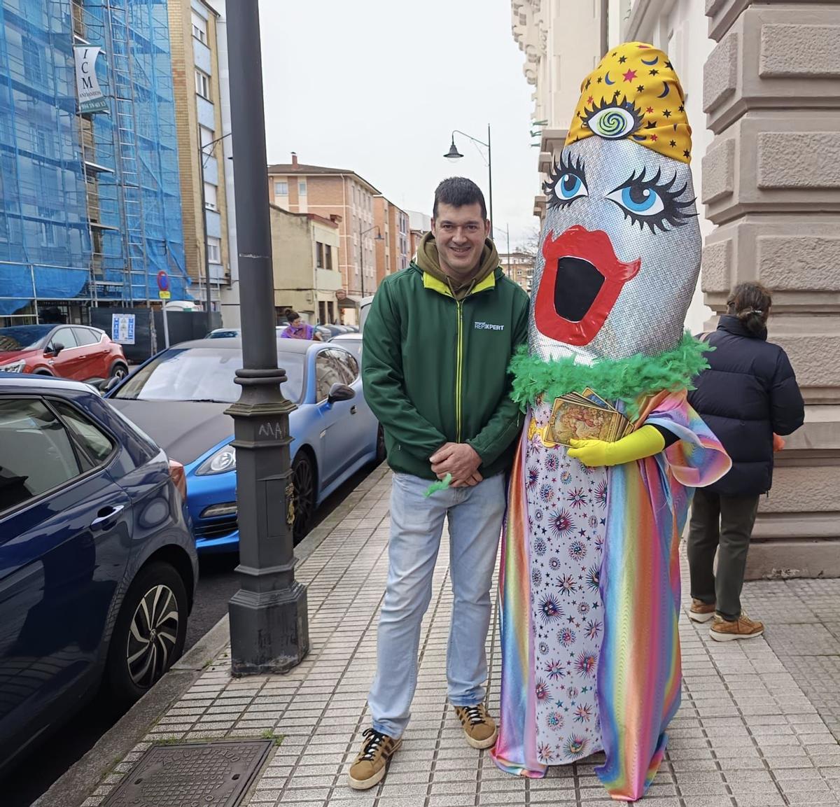 Los desfiles de Antroxu en Nuevo Roces y El Coto, en imágenes