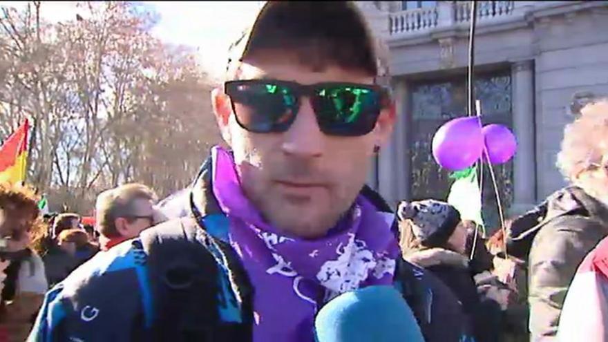 Miles de personas arropan a Podemos en Madrid