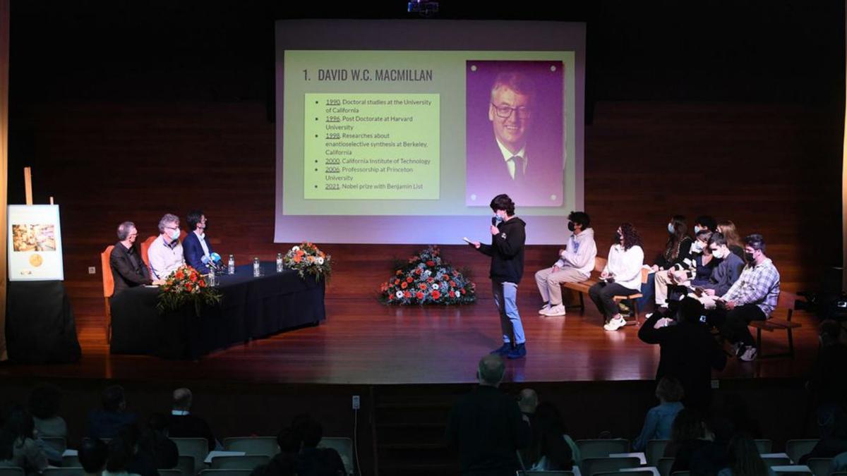 Los alumnos repasaron su biografía y trayectoria e hicieron preguntas.