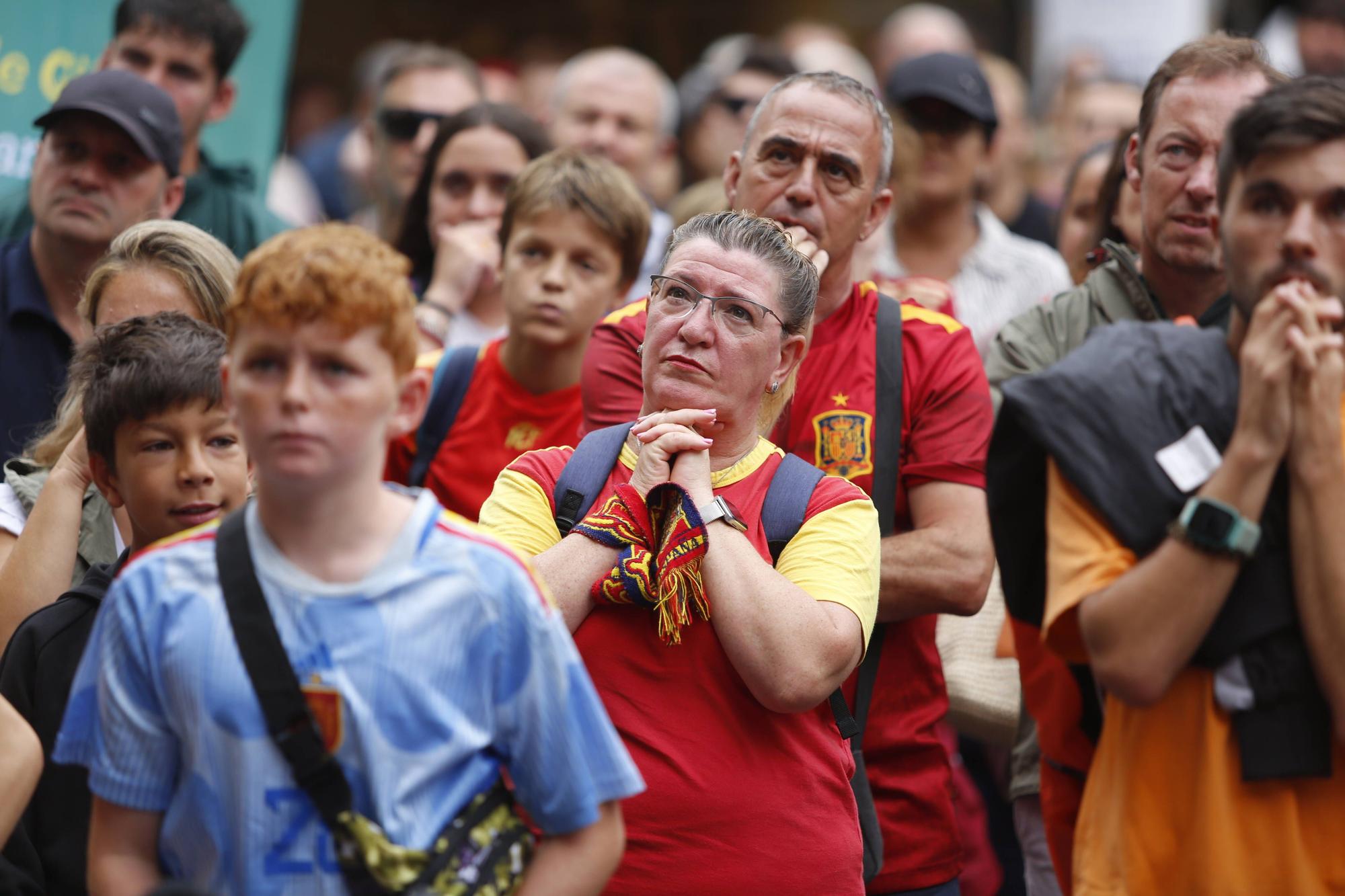 Gijón se vuelca (pese a la lluvia) animando a España en la final del Mundial de fútbol femenino