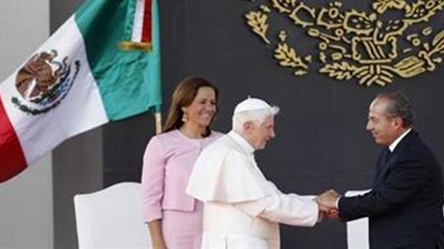 El Papa dice al llegar a México que rezará por los que sufren rivalidades