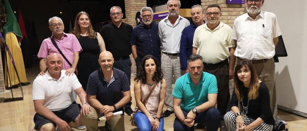 Martorell (de pie, en el centro), con su equipo recién elegido.