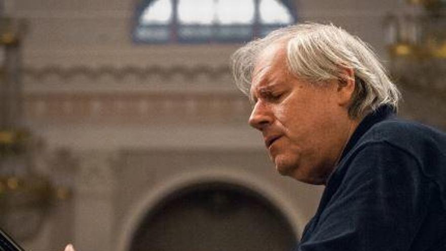 El gran pianista ruso Grigory Sokolov actúa en el Teatro Principal de Alicante