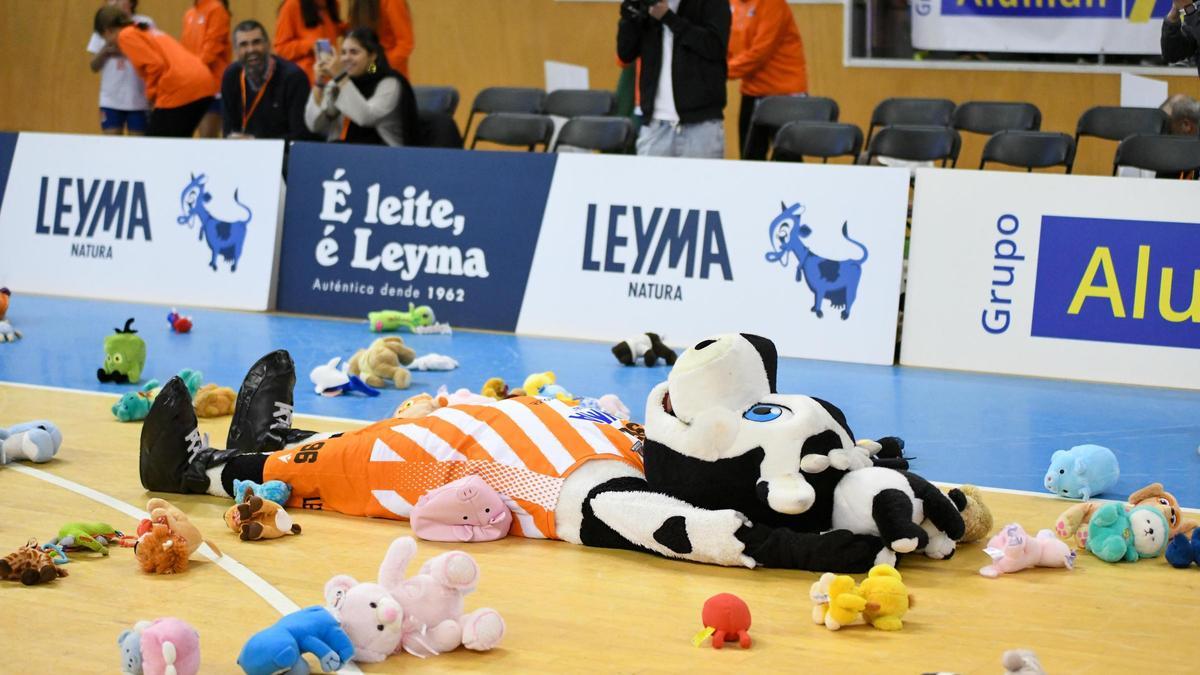 Leymita, en la lluvia de peluches de 2023.