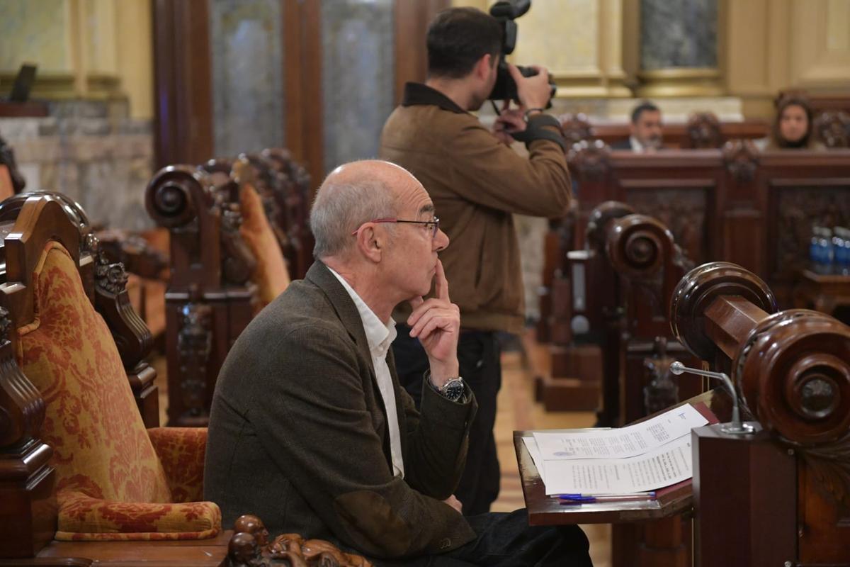 Recibió la aprobación inicial del pleno gracias a los votos favorables del PSOE y el BNG.