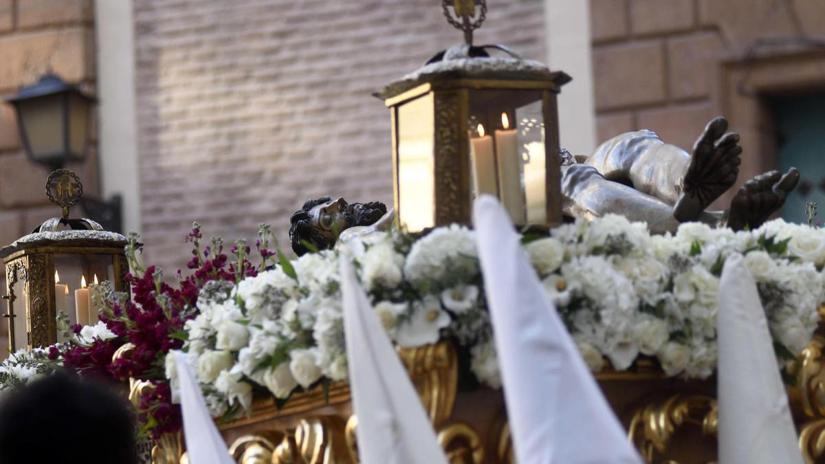 Un momento del cortejo del Yacente en Murcia.