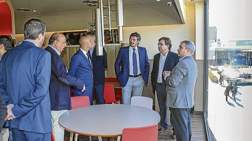 Cuatro empresarios abren en El Faro el primer Vips de Extremadura