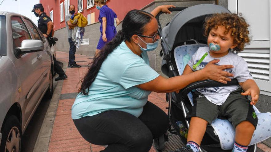 Desahucian a una familia que espera una vivienda social desde hace un año