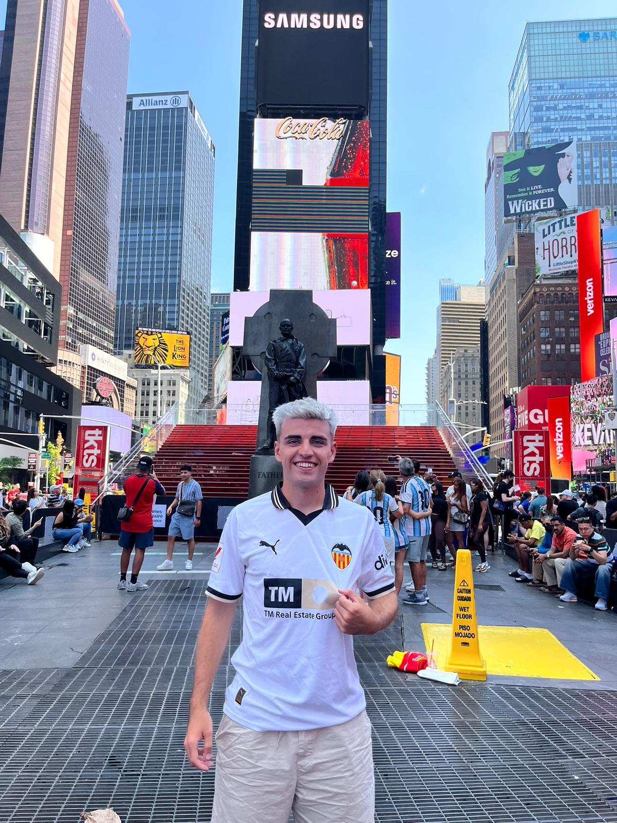 Entre la afición de la 'Roja' en Nueva York no faltan valencianistas como Jorge Modesto